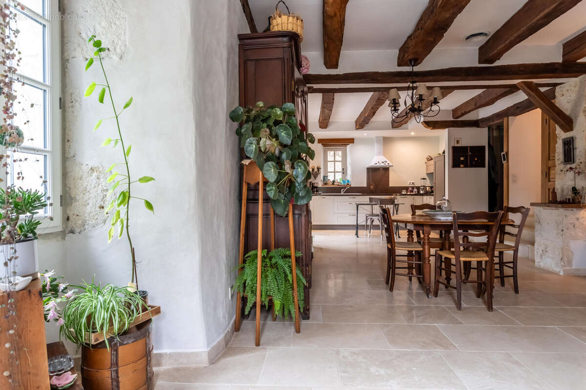 Maison à MONTAIGU-DE-QUERCY