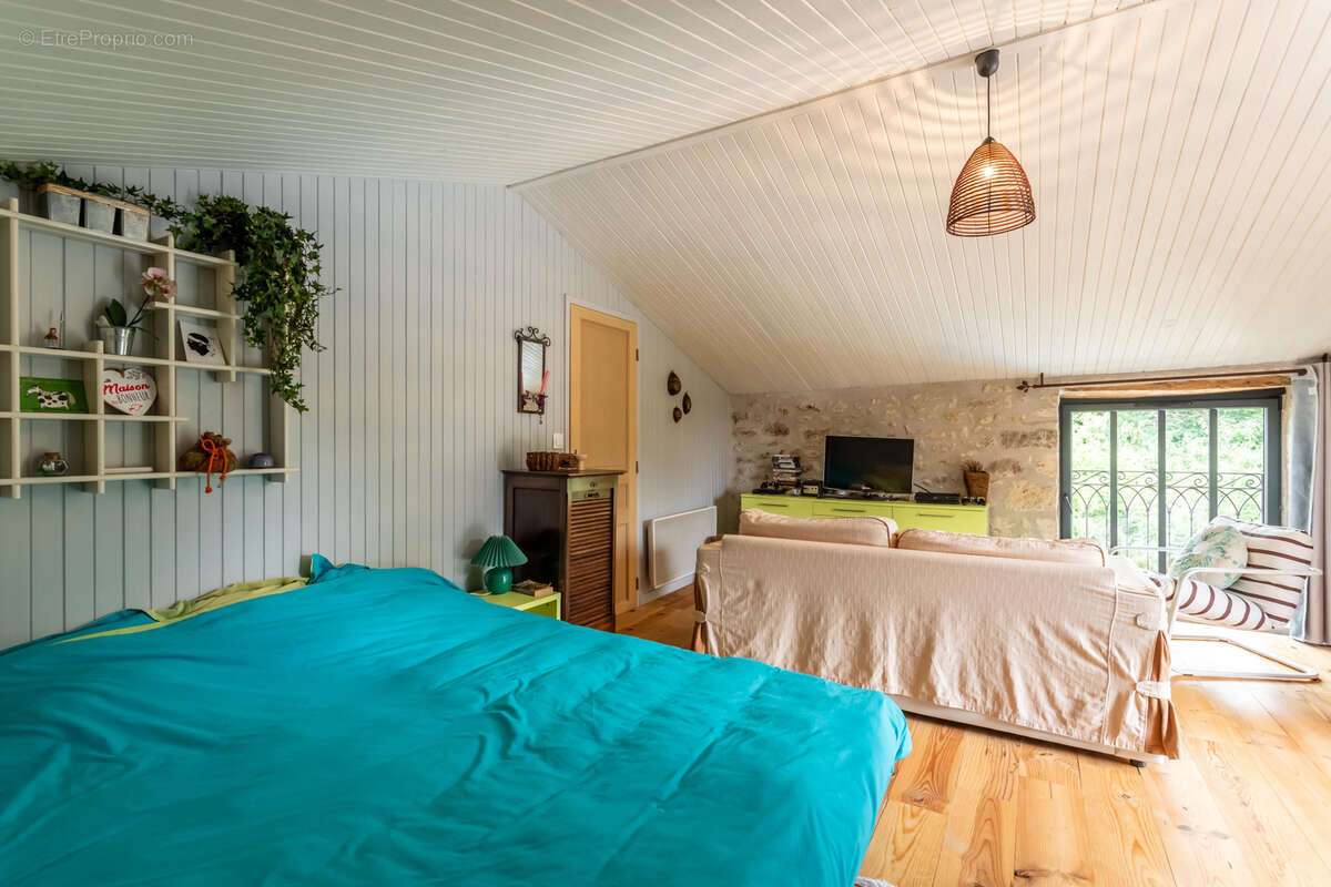 Maison à MONTAIGU-DE-QUERCY