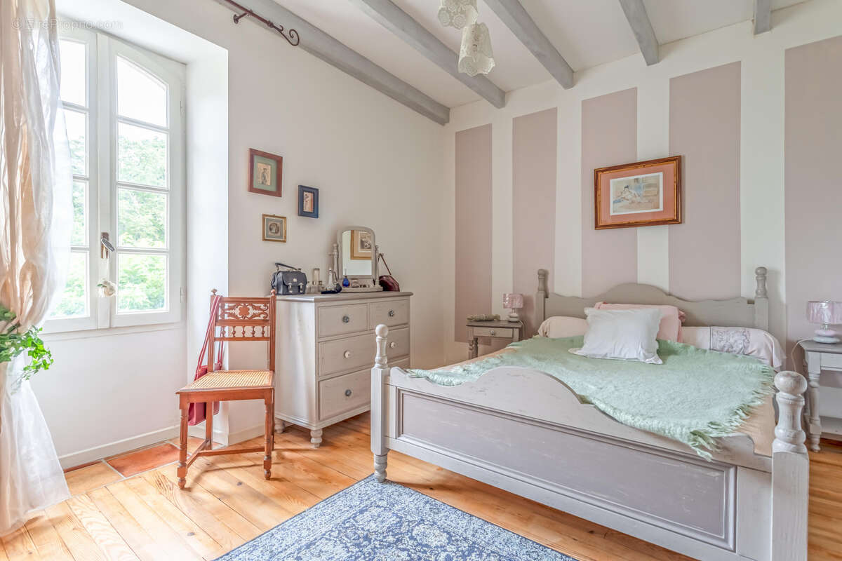 Maison à MONTAIGU-DE-QUERCY