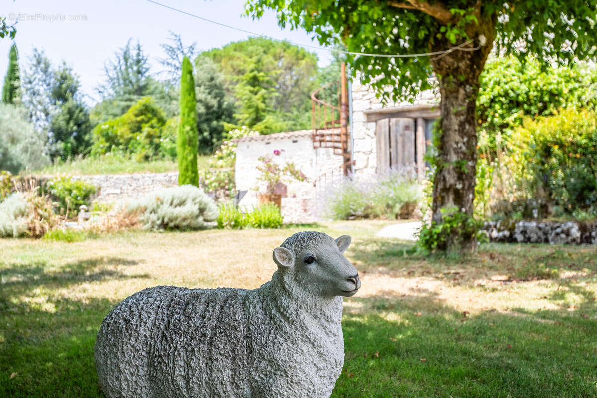 Maison à MONTAIGU-DE-QUERCY