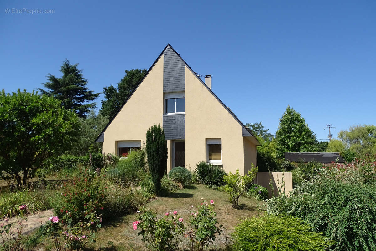 Maison à SAINT-FRAIMBAULT-DE-PRIERES