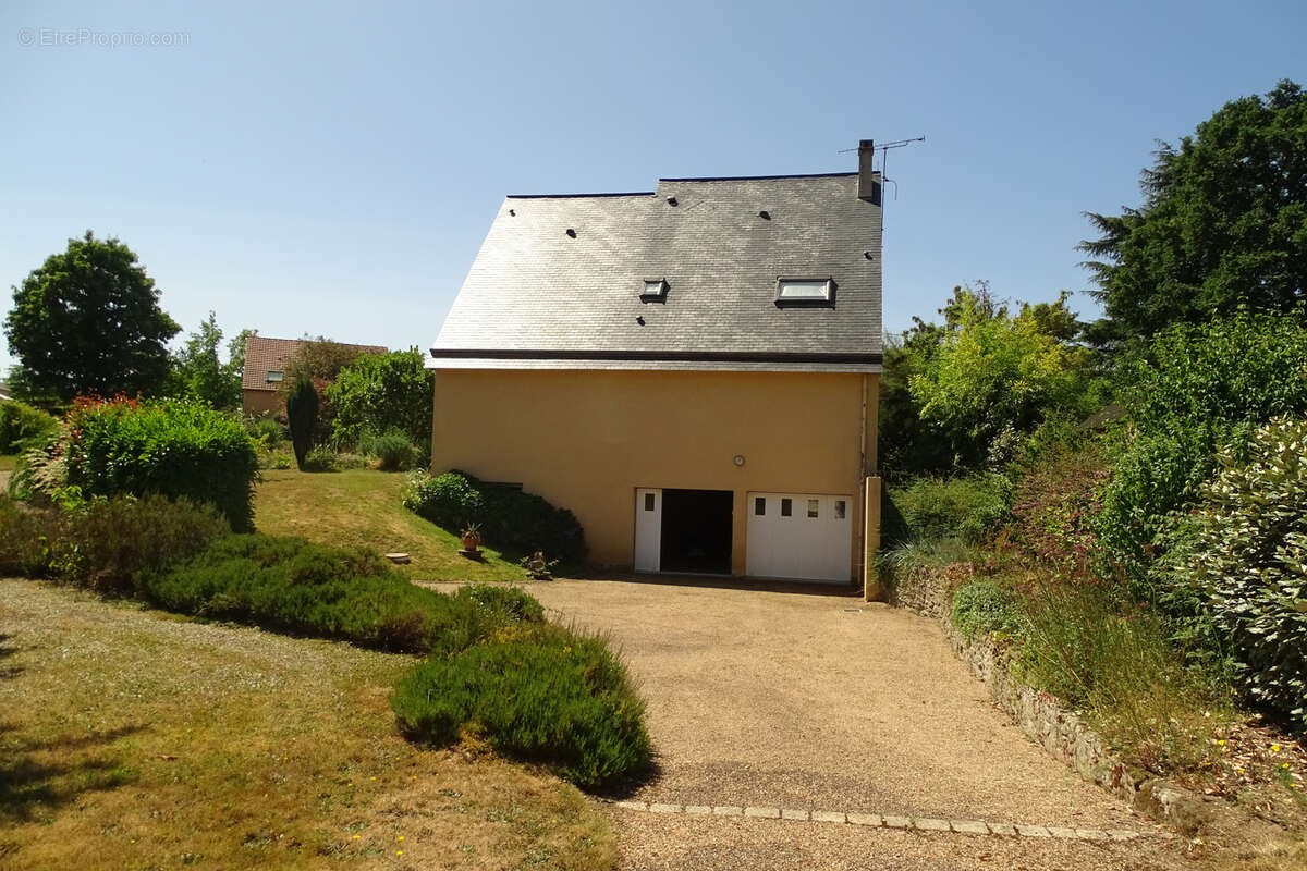 Maison à SAINT-FRAIMBAULT-DE-PRIERES