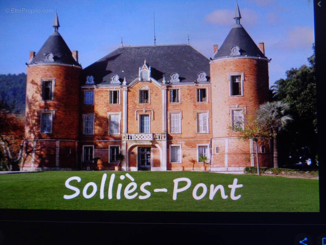 Terrain à SOLLIES-PONT