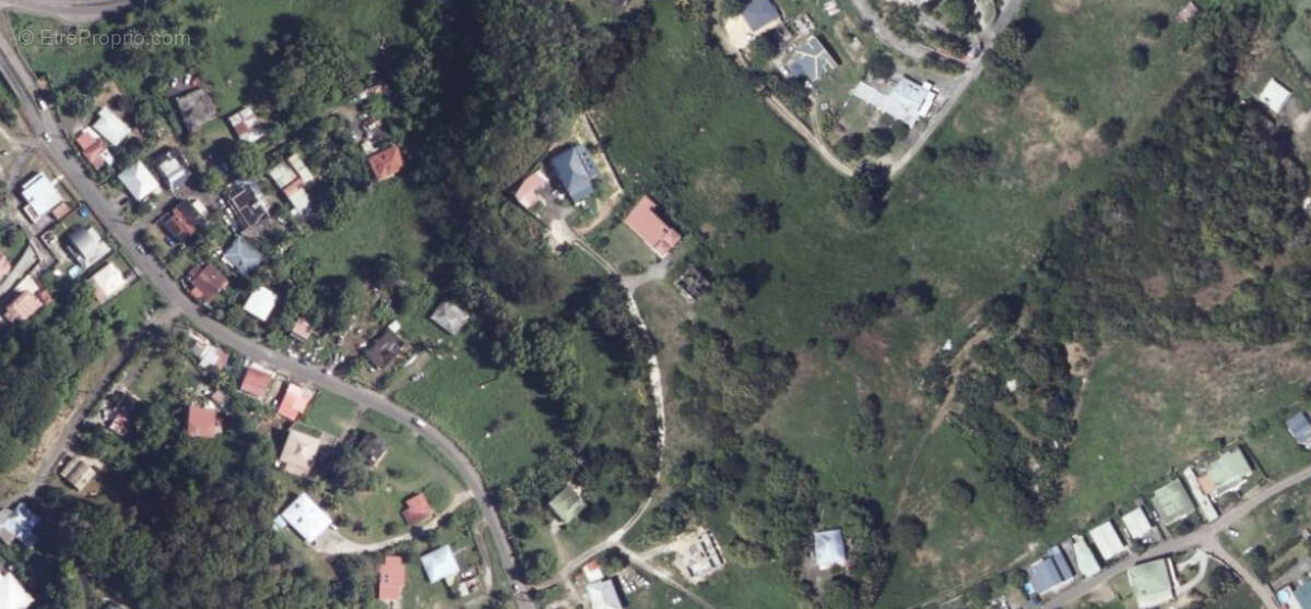 Terrain à LES ABYMES