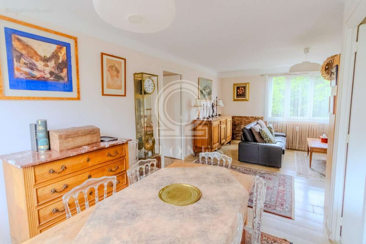 Appartement à LA CELLE-SAINT-CLOUD