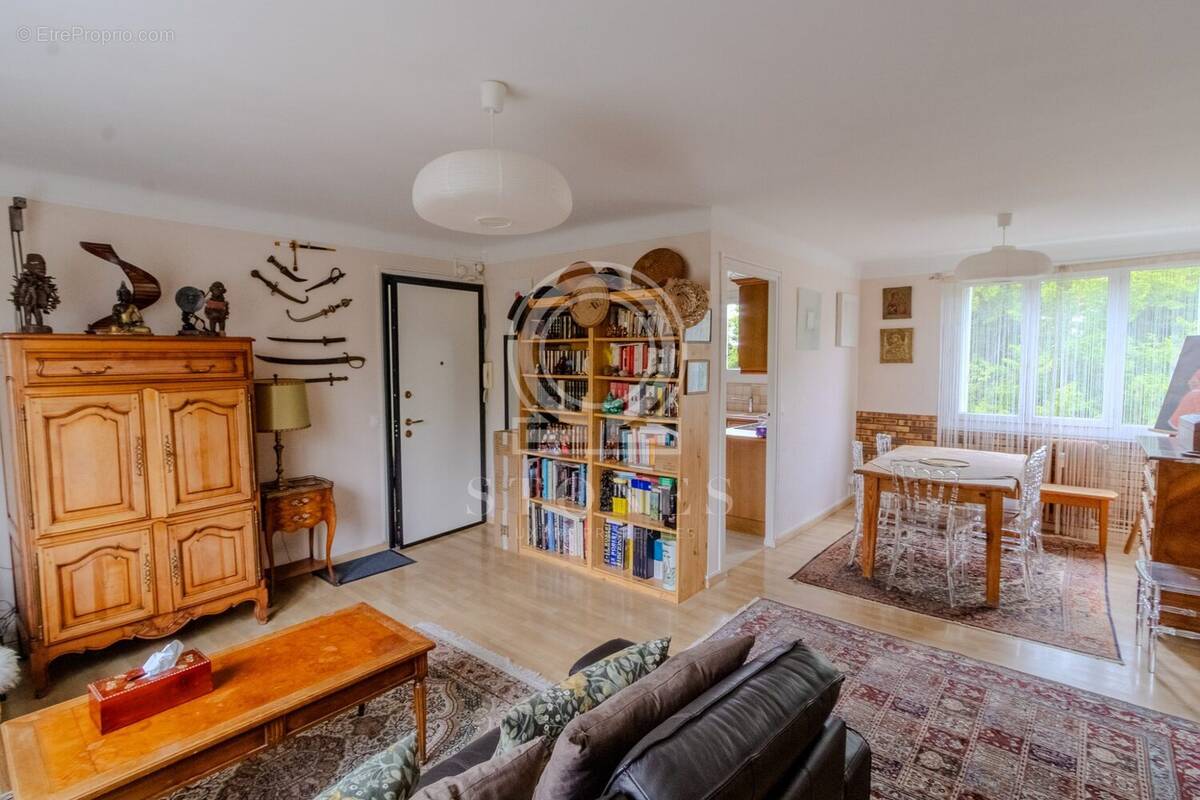 Appartement à LA CELLE-SAINT-CLOUD