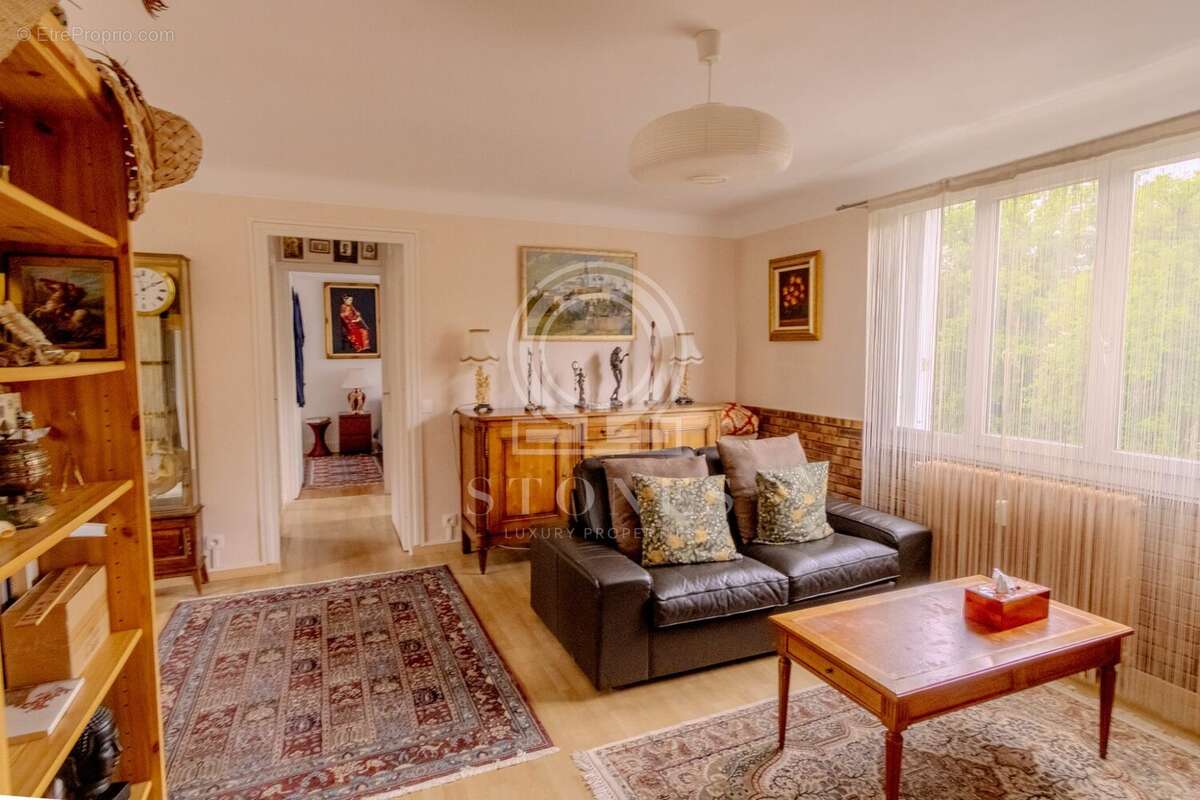 Appartement à LA CELLE-SAINT-CLOUD