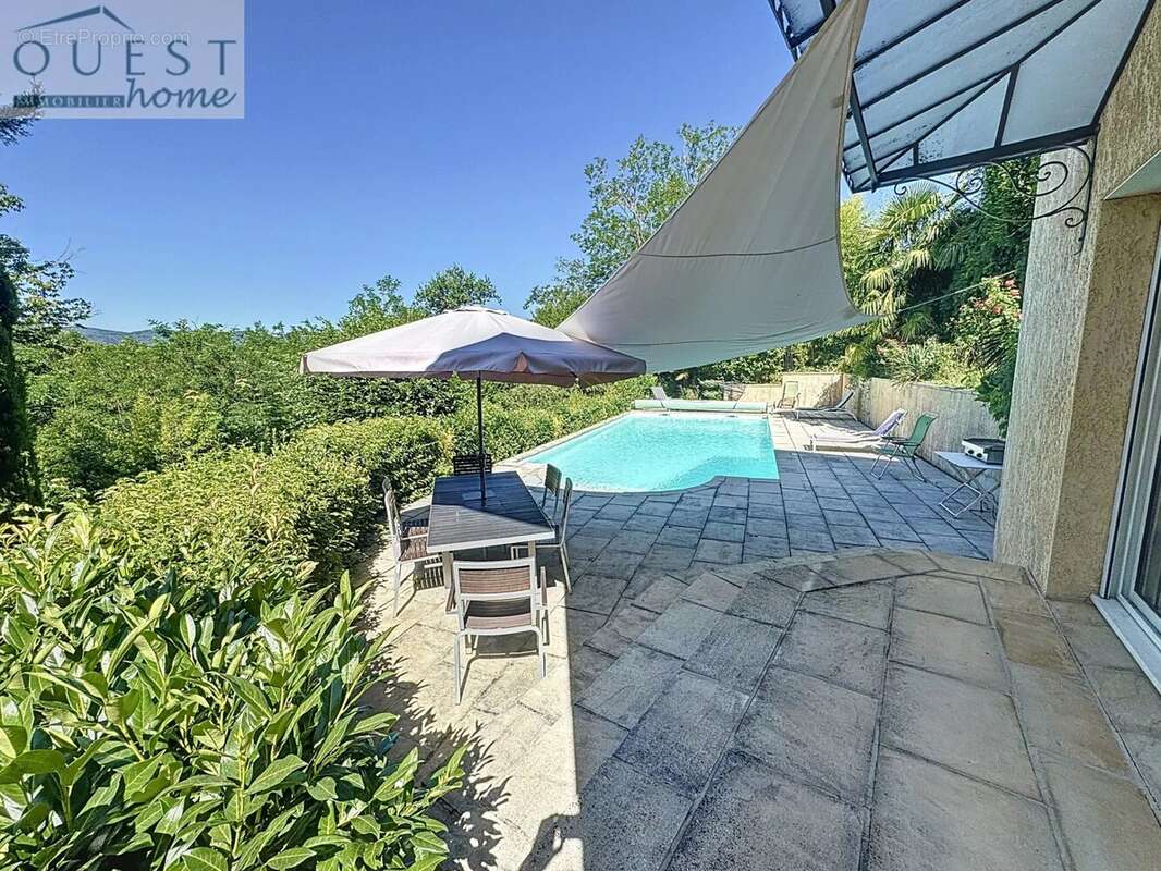 Maison à LA TOUR-DE-SALVAGNY