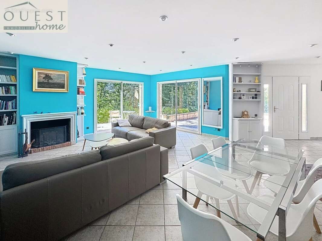 Maison à LA TOUR-DE-SALVAGNY