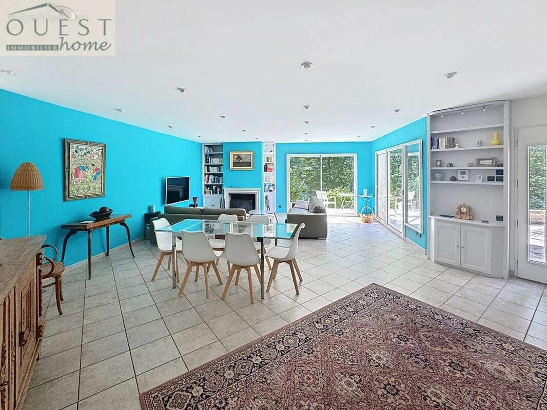 Maison à LA TOUR-DE-SALVAGNY