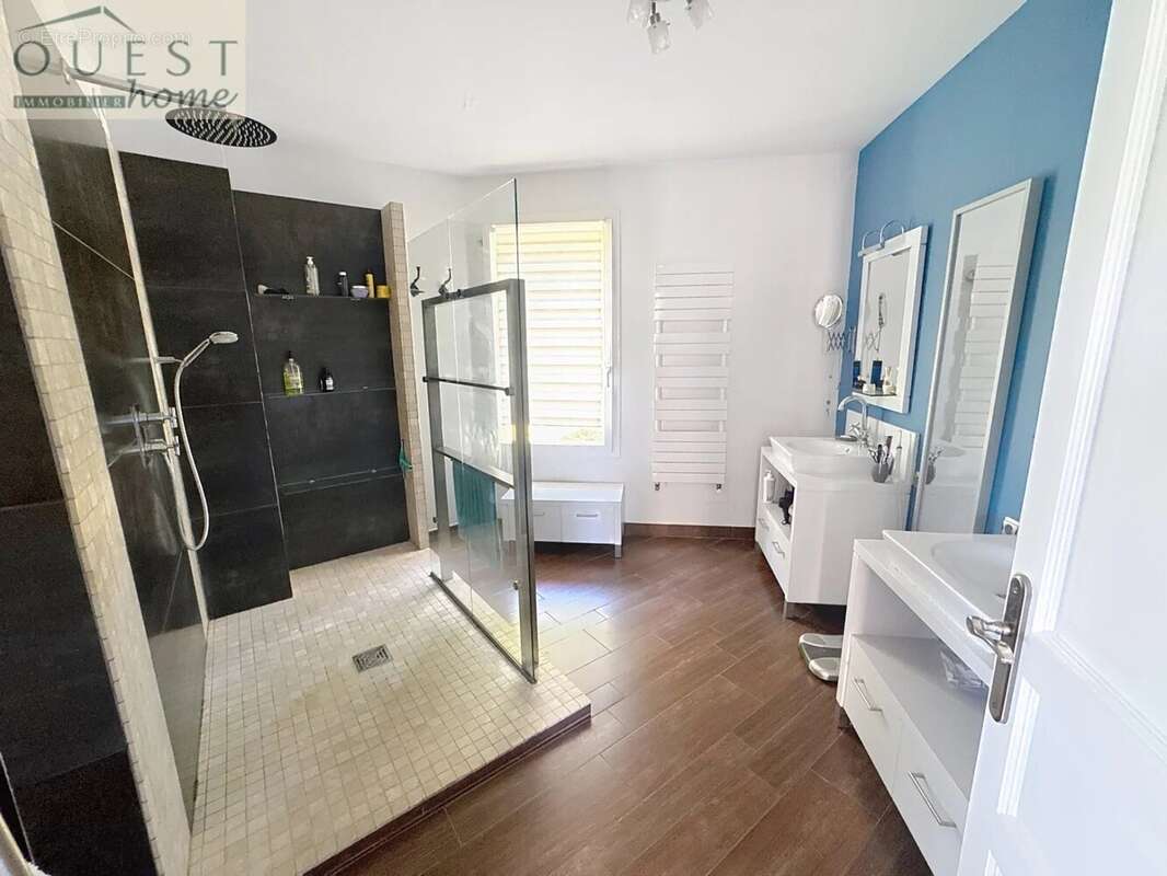 Maison à LA TOUR-DE-SALVAGNY