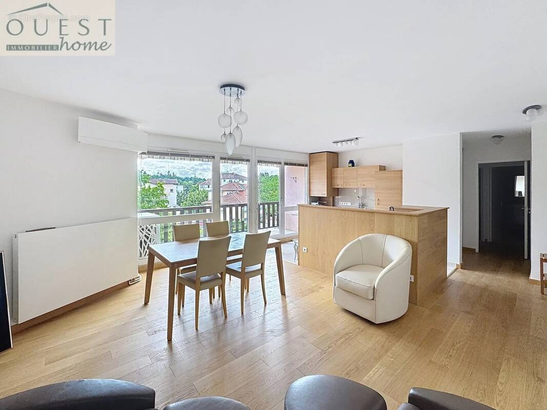 Appartement à CHARBONNIERES-LES-BAINS