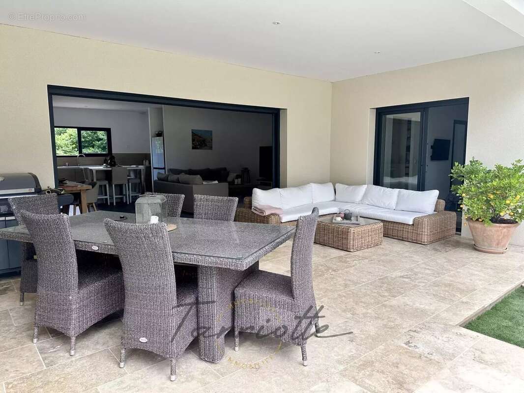 Maison à MONTELIMAR