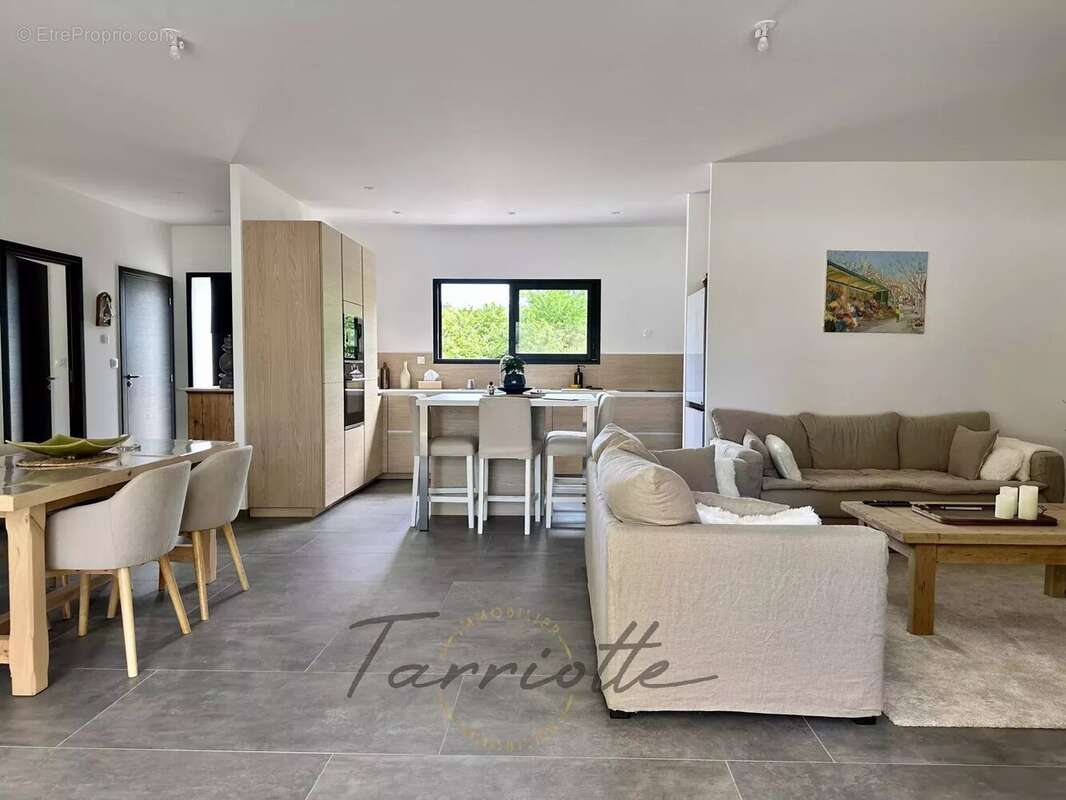 Maison à MONTELIMAR