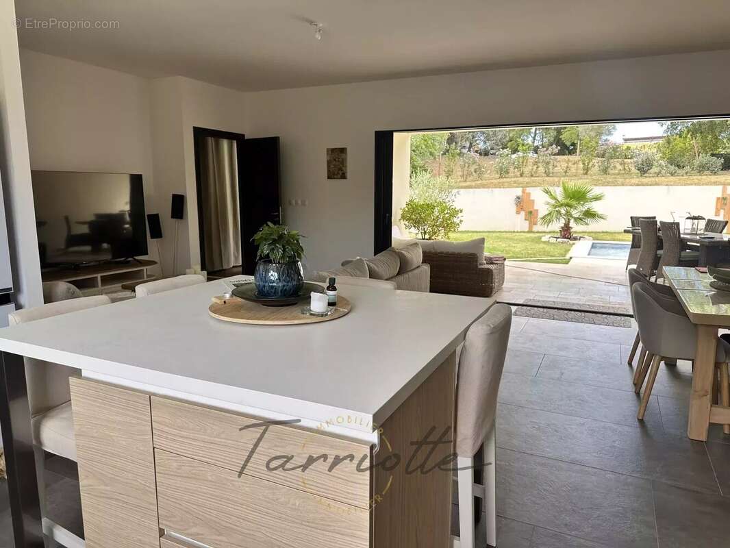 Maison à MONTELIMAR