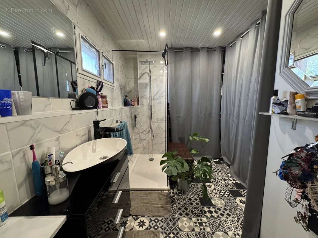 Maison à PELISSANNE