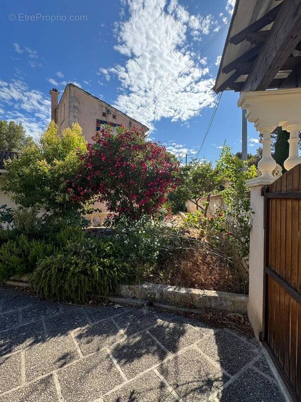 Maison à PELISSANNE