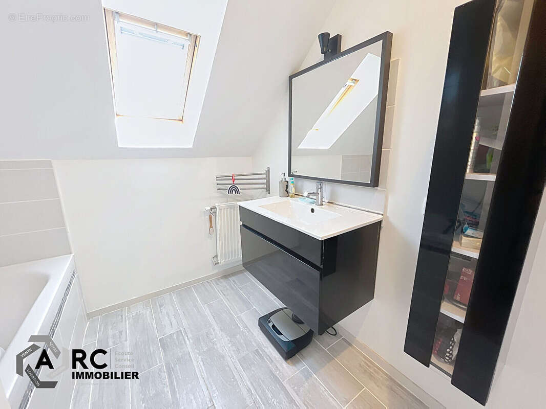 Maison à LA CHAPELLE-SAINT-MESMIN