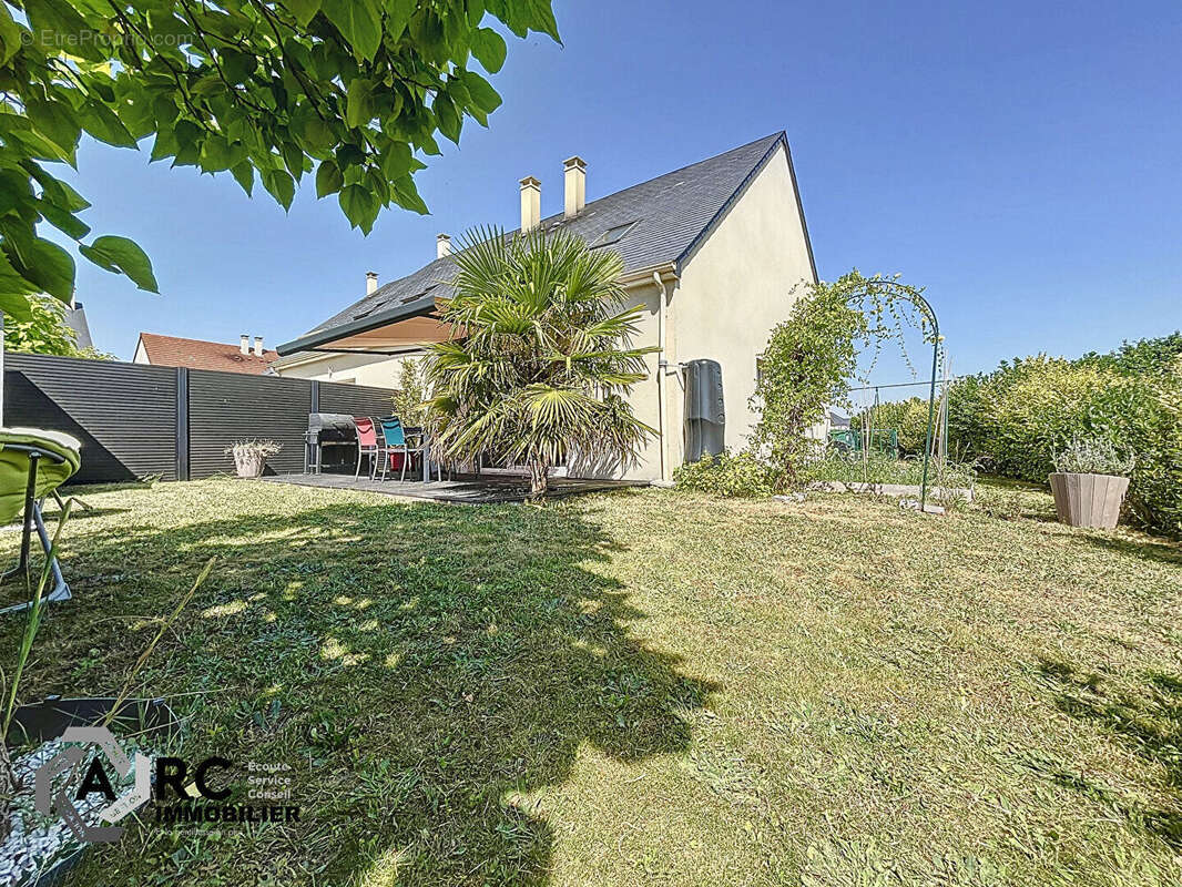 Maison à LA CHAPELLE-SAINT-MESMIN