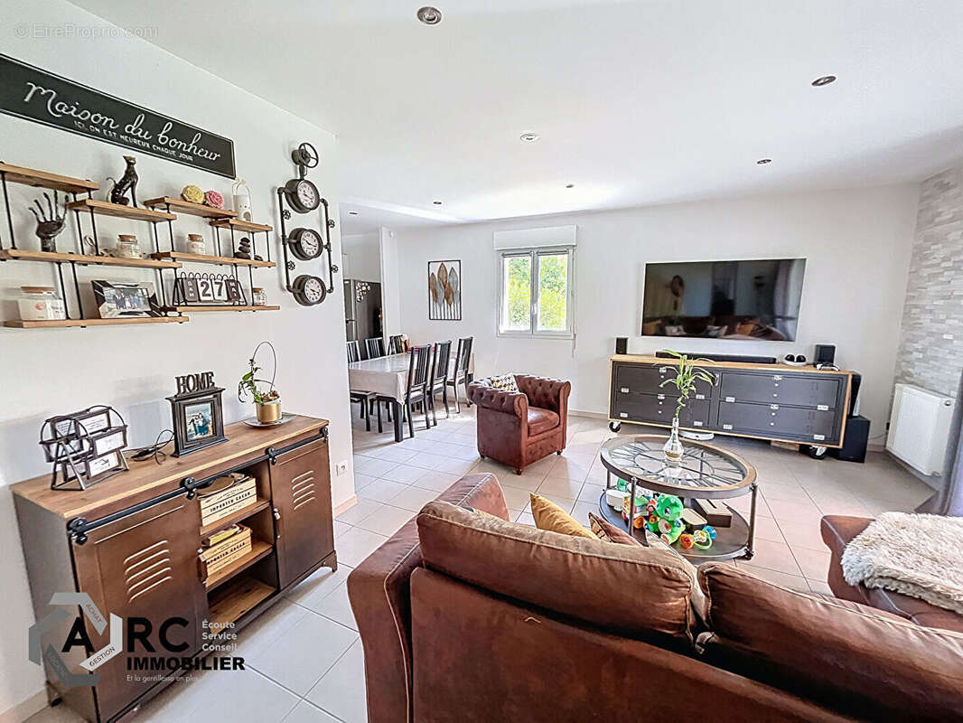 Maison à LA CHAPELLE-SAINT-MESMIN