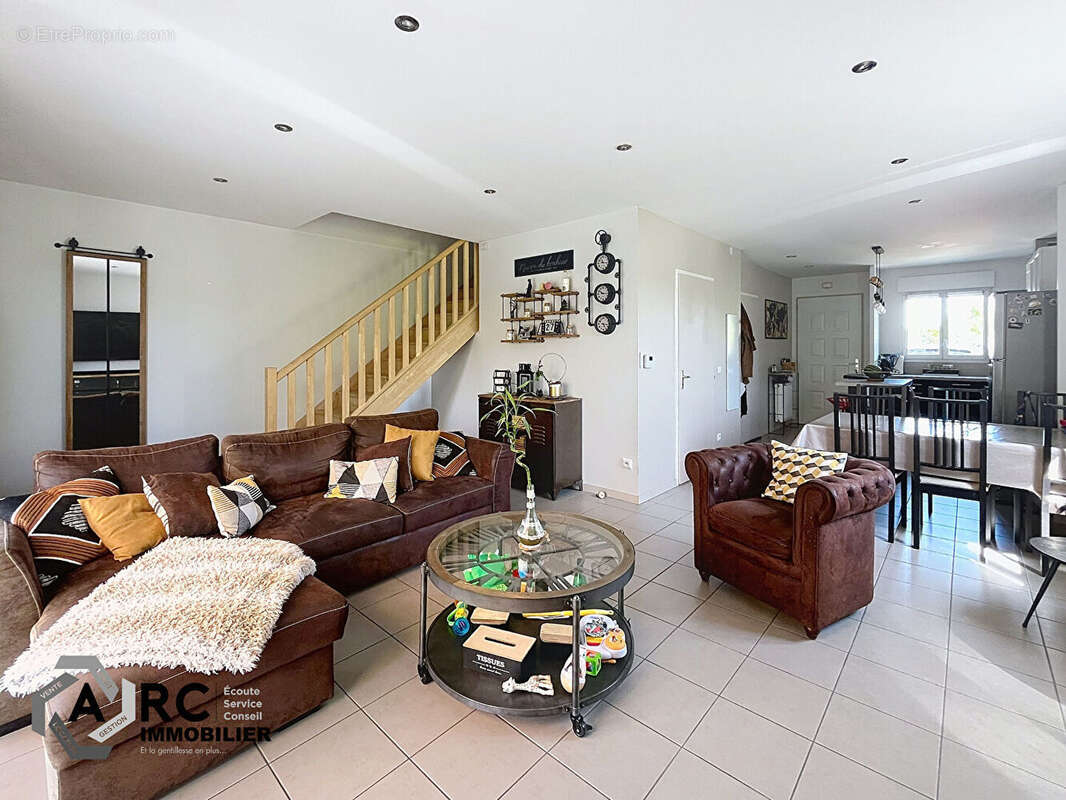 Maison à LA CHAPELLE-SAINT-MESMIN