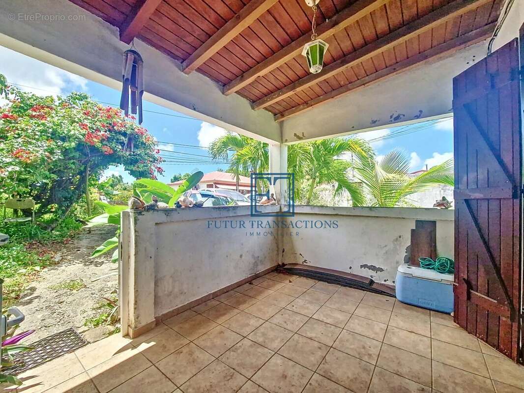 Maison à LES ABYMES