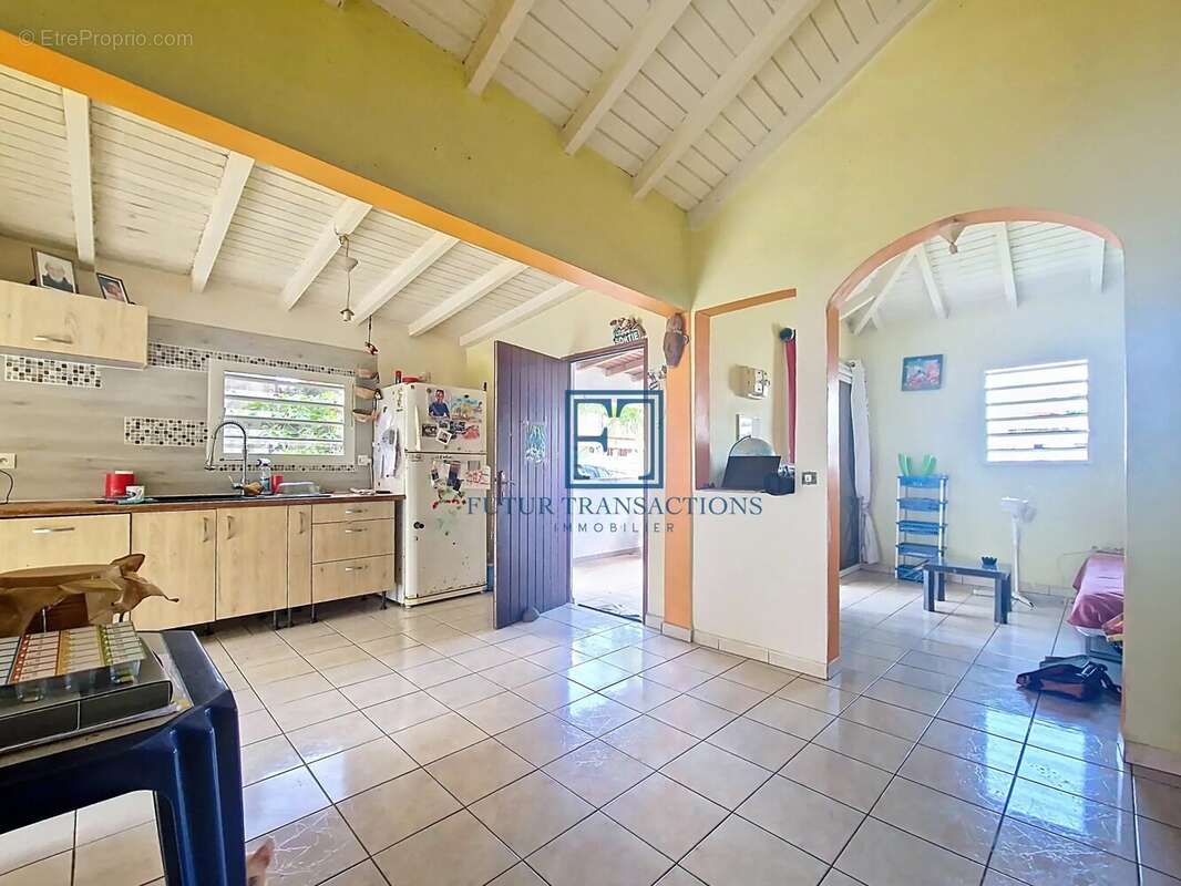 Maison à LES ABYMES