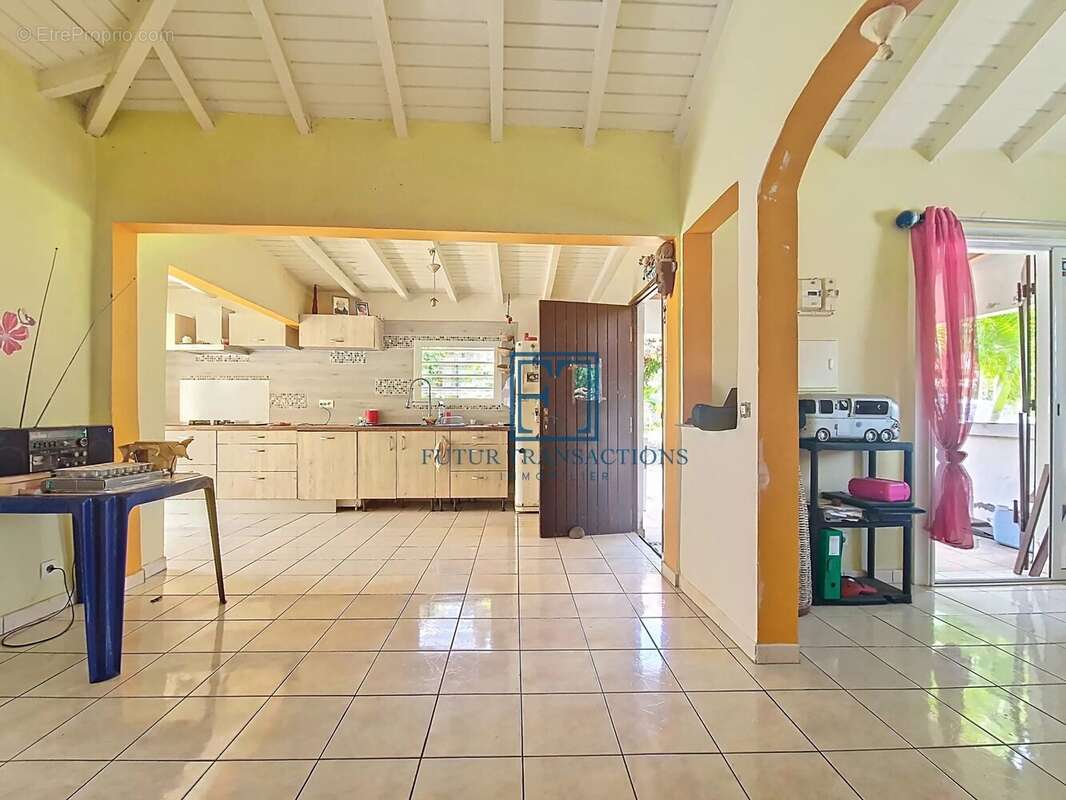 Maison à LES ABYMES