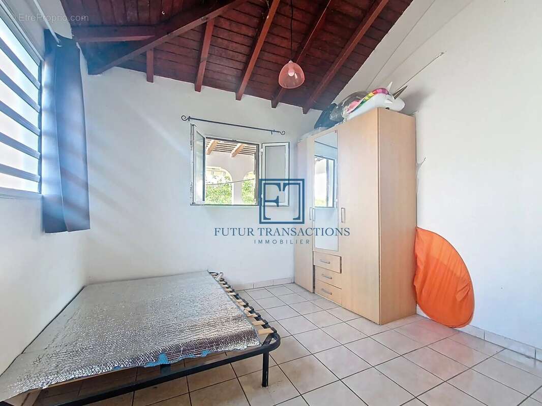 Maison à LES ABYMES