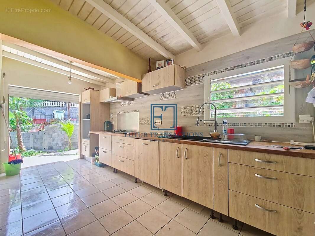 Maison à LES ABYMES