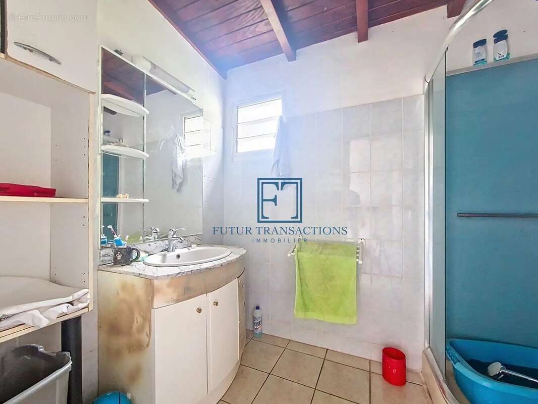 Maison à LES ABYMES