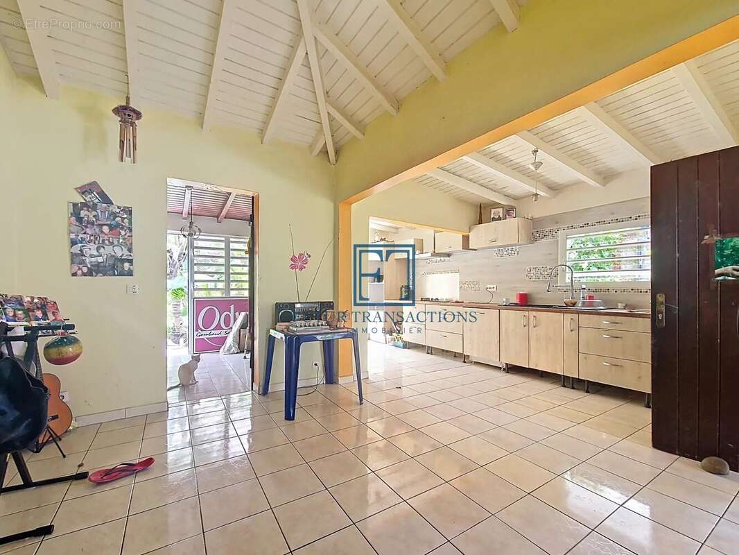 Maison à LES ABYMES