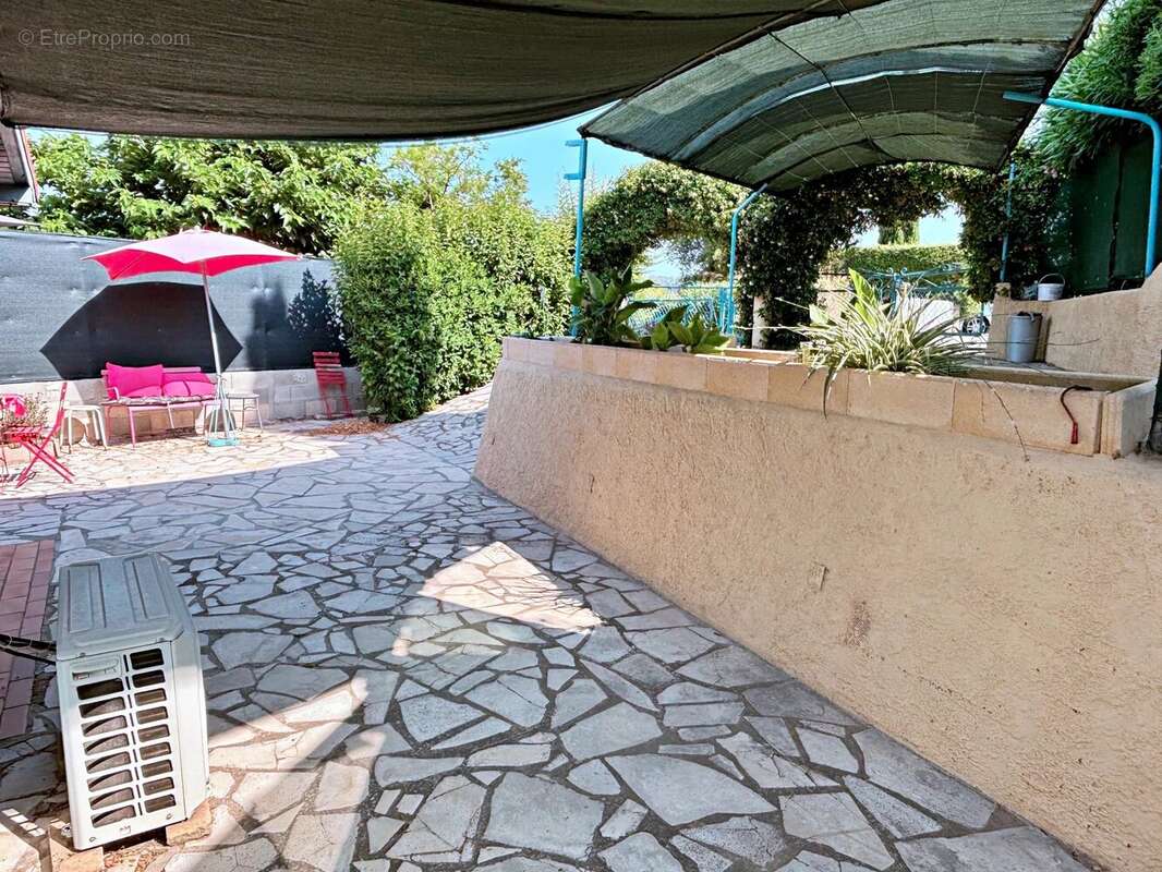 Maison à ROQUEBRUNE-SUR-ARGENS