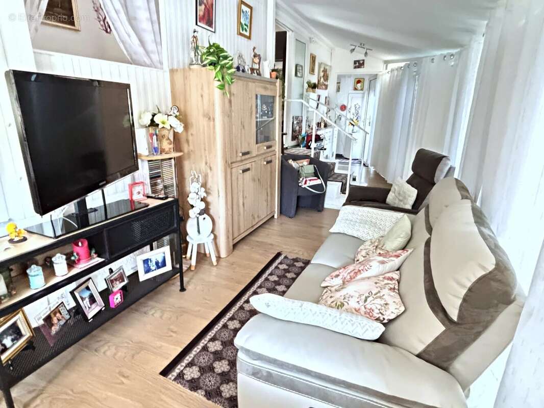 Maison à ROQUEBRUNE-SUR-ARGENS