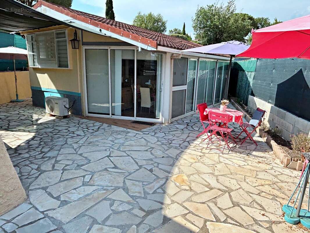 Maison à ROQUEBRUNE-SUR-ARGENS
