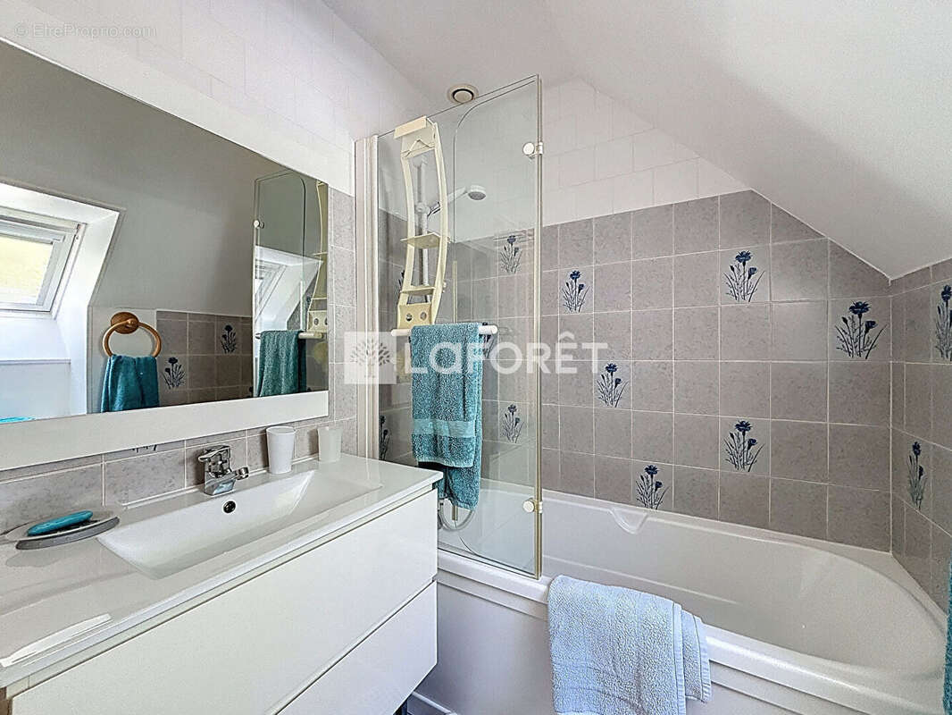 Maison à LA BONNEVILLE-SUR-ITON