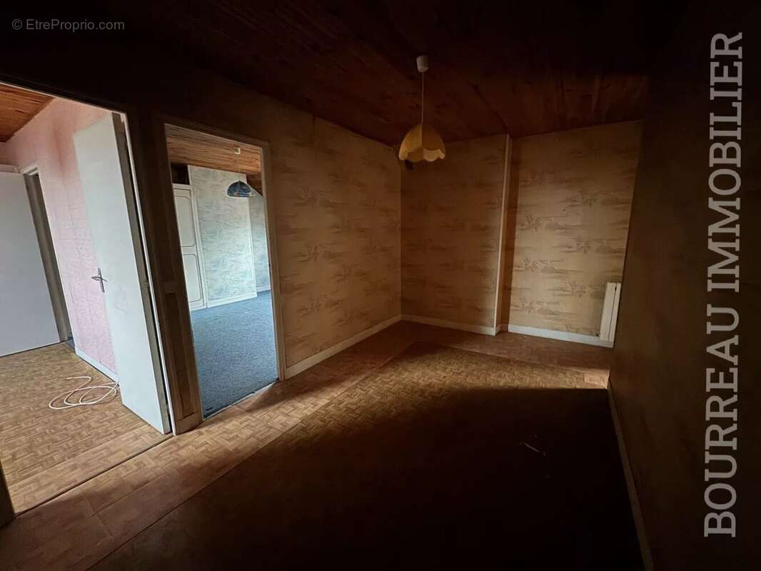 Maison à LA CELLE-SAINT-CYR