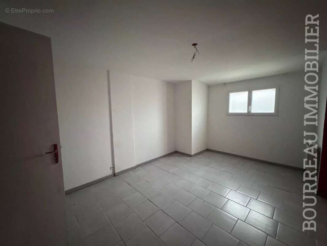 Maison à LA CELLE-SAINT-CYR