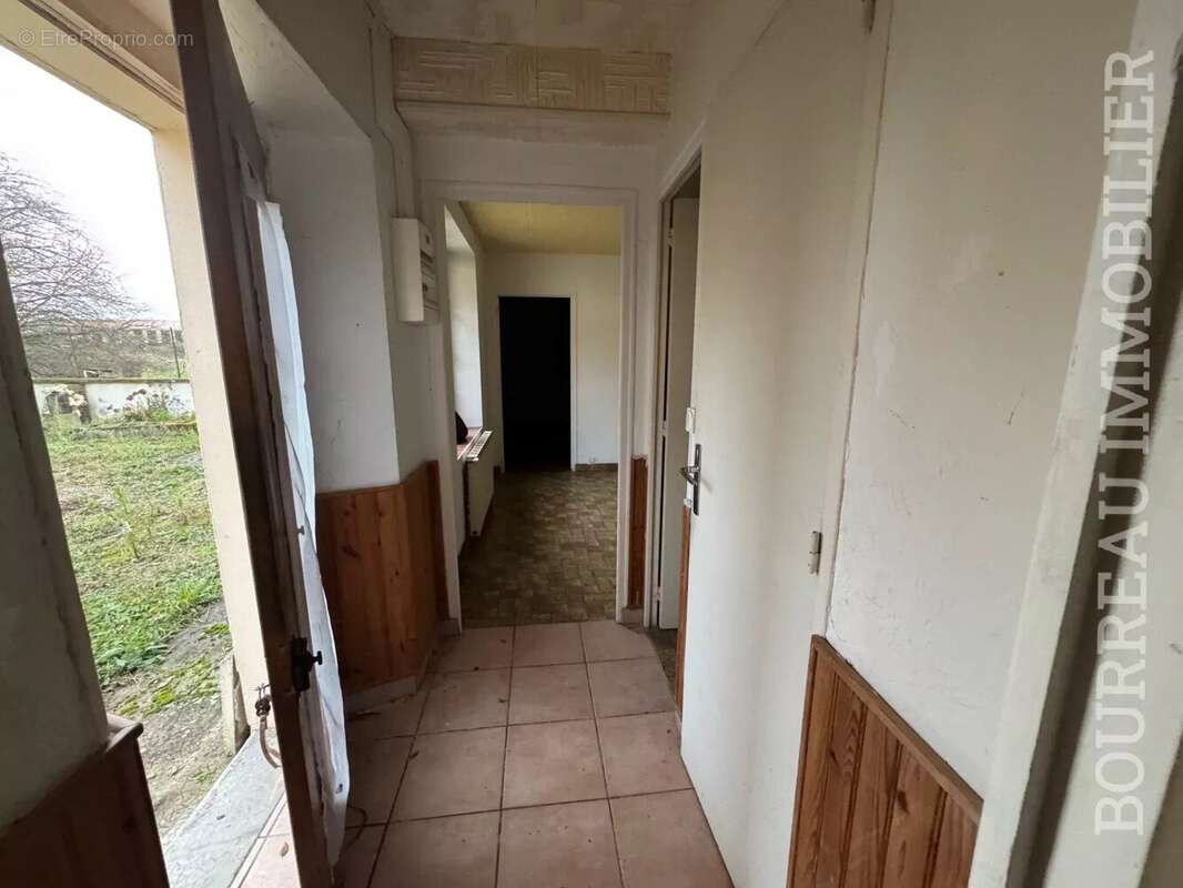 Maison à LA CELLE-SAINT-CYR