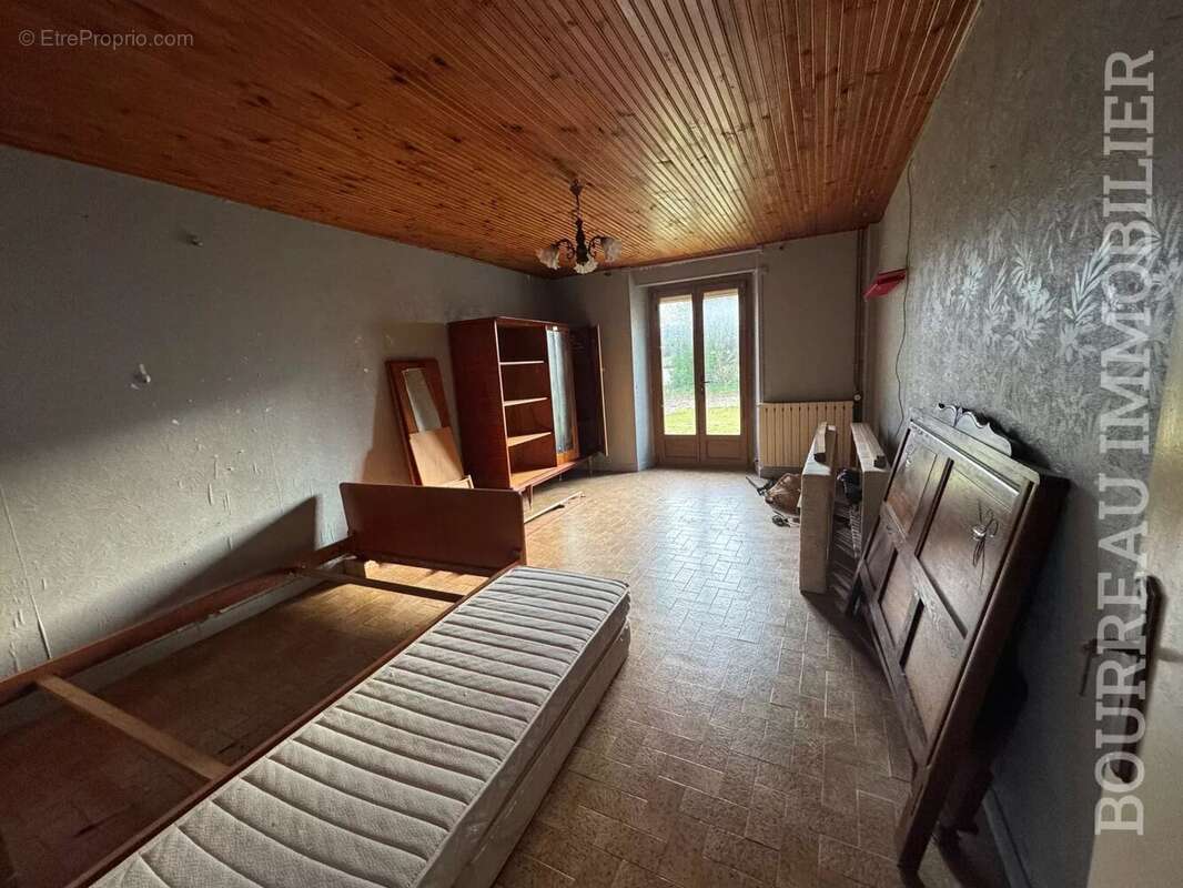 Maison à LA CELLE-SAINT-CYR