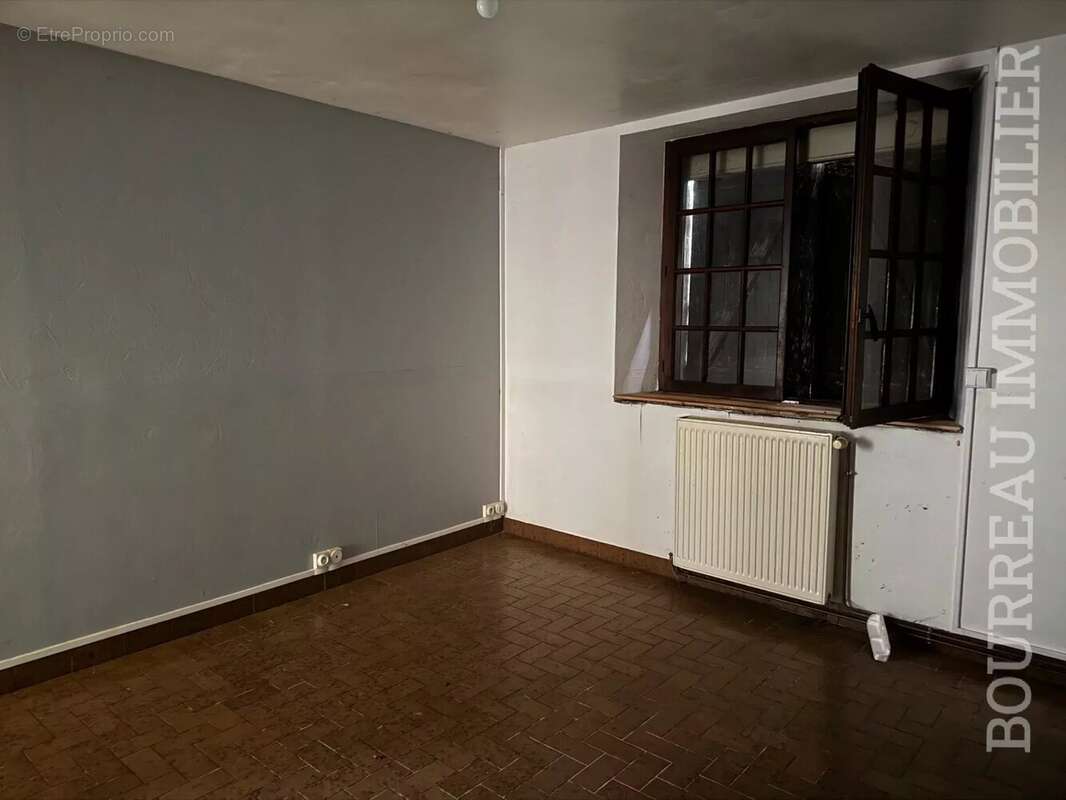 Maison à LA CELLE-SAINT-CYR