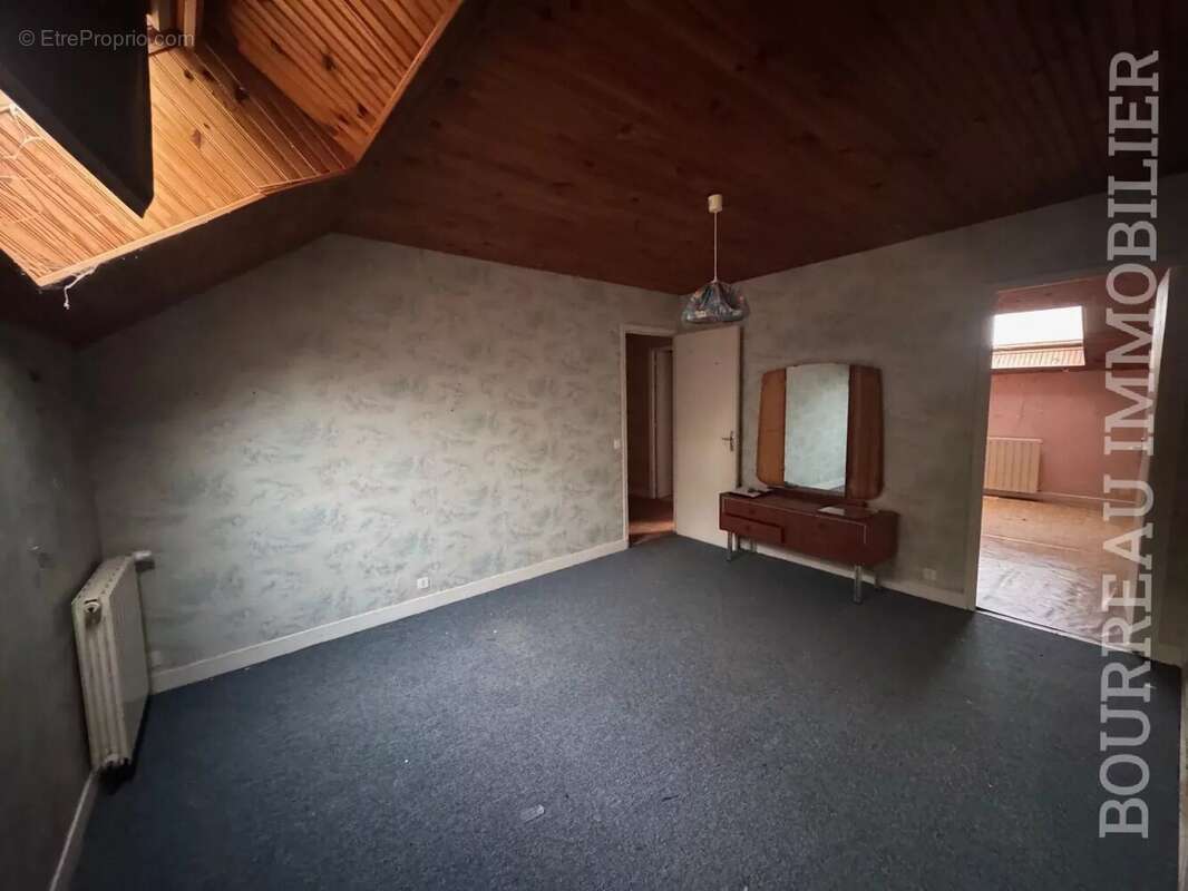 Maison à LA CELLE-SAINT-CYR