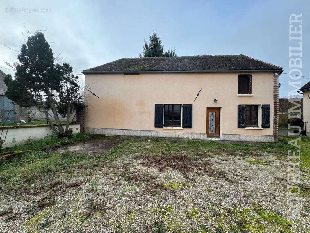 Maison à LA CELLE-SAINT-CYR