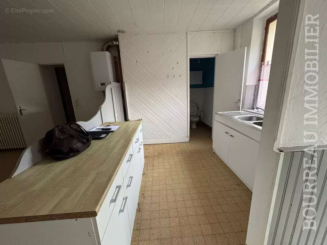 Maison à LA CELLE-SAINT-CYR