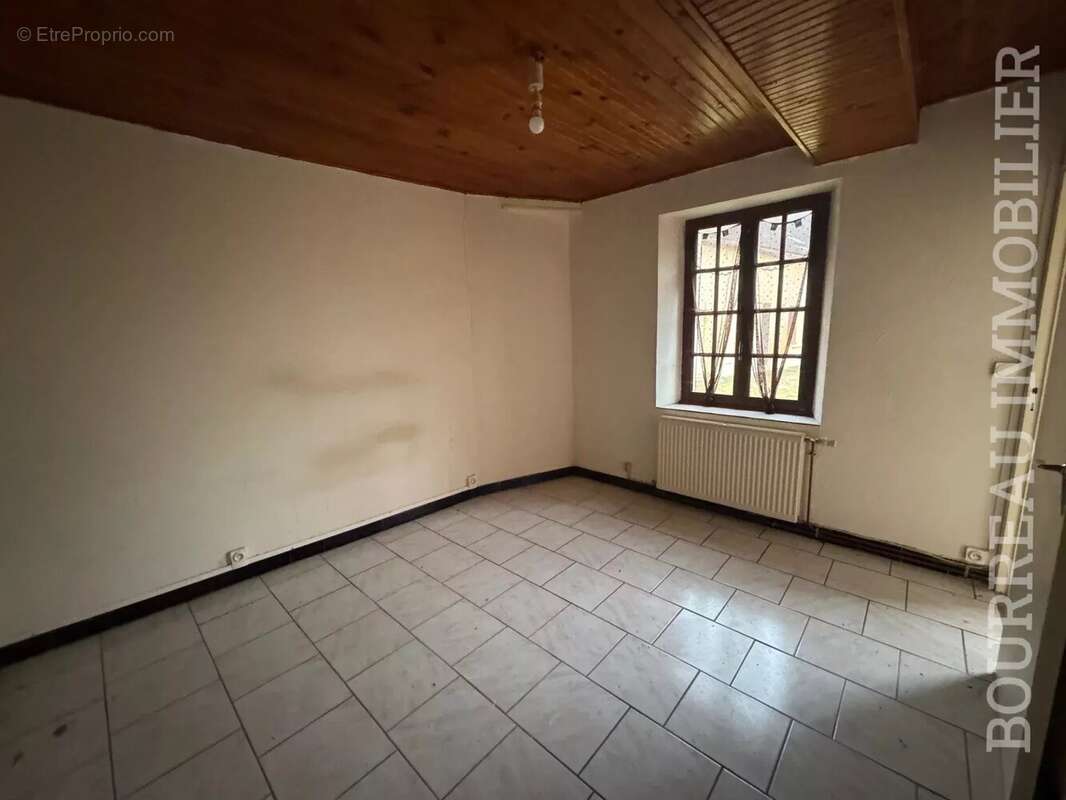 Maison à LA CELLE-SAINT-CYR