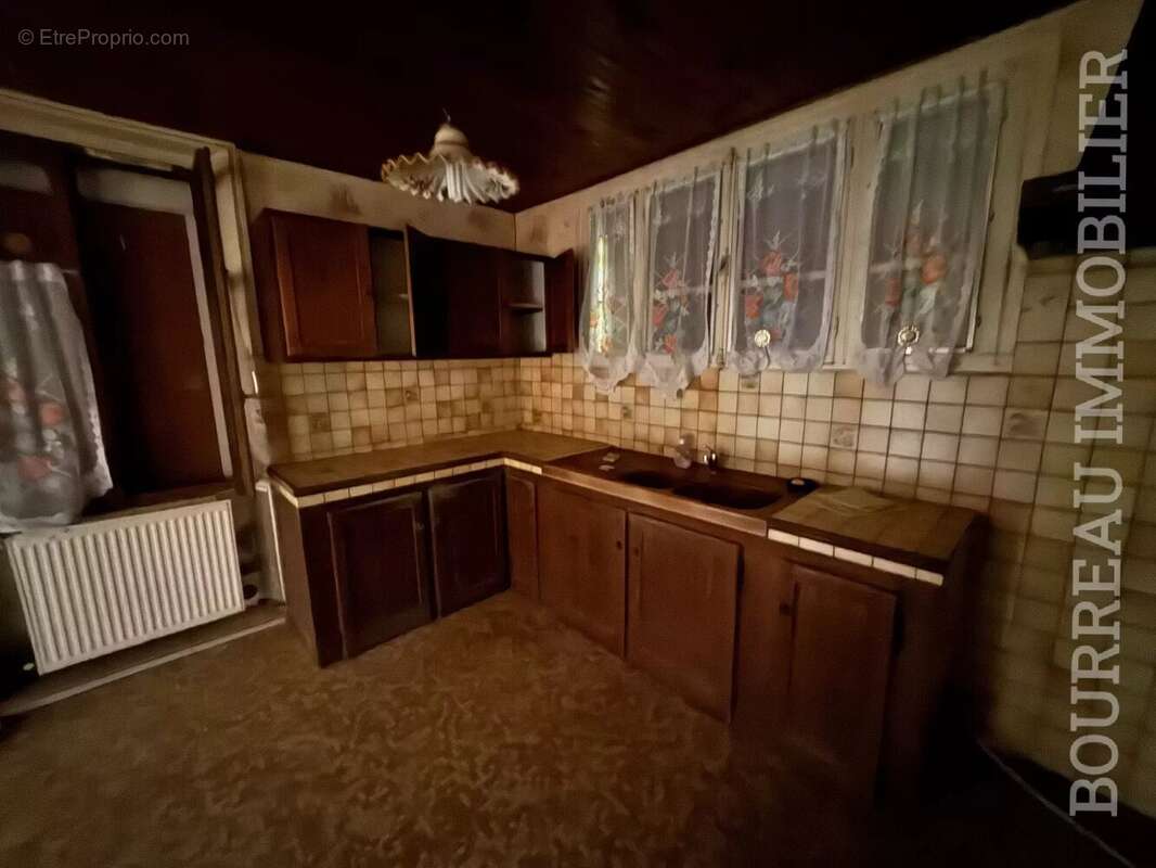 Maison à LA CELLE-SAINT-CYR