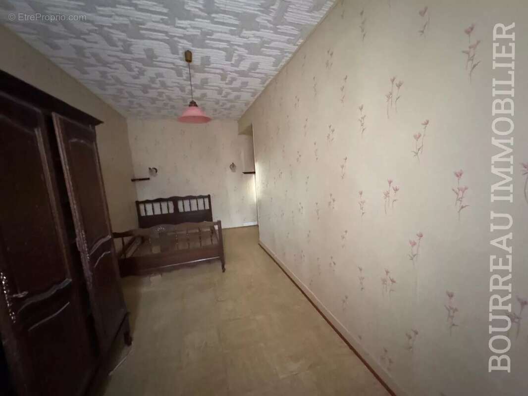 Maison à LA CELLE-SAINT-CYR