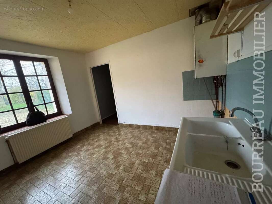 Maison à LA CELLE-SAINT-CYR