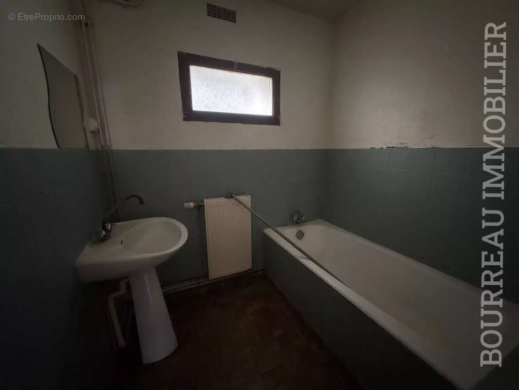 Maison à LA CELLE-SAINT-CYR