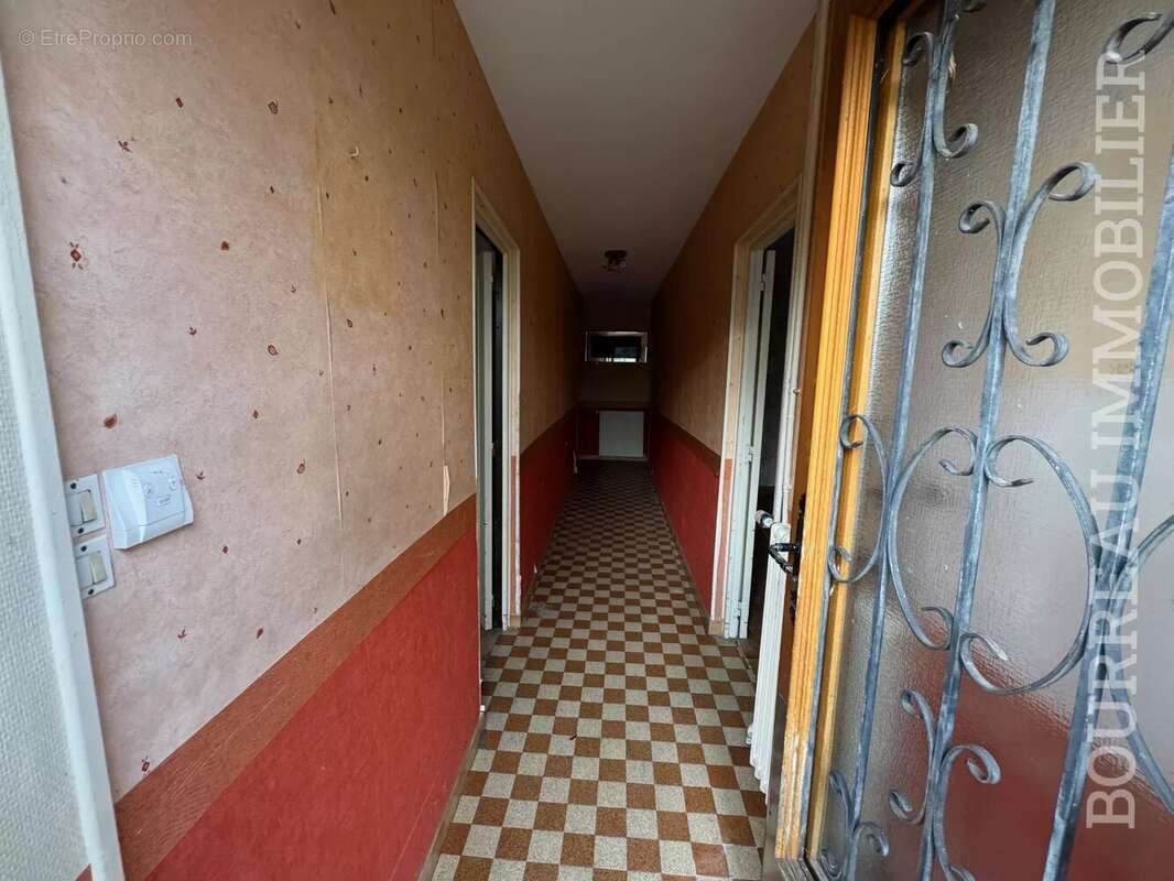 Maison à LA CELLE-SAINT-CYR